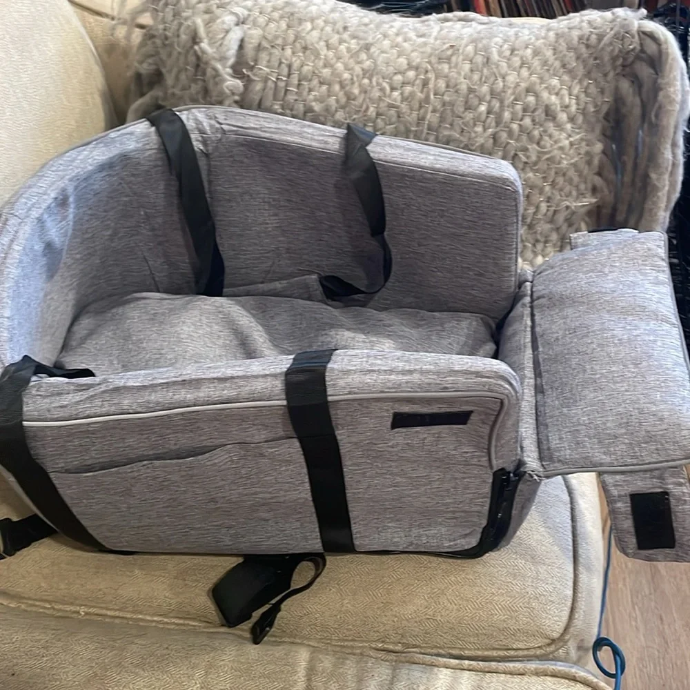 Console Dog / Cat / pet car seat Booster seat NIP